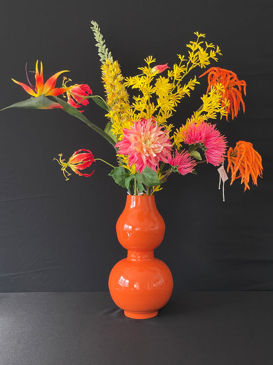 Oranje vaas high neck Colmore by Diga - optioneel met zijden boeket