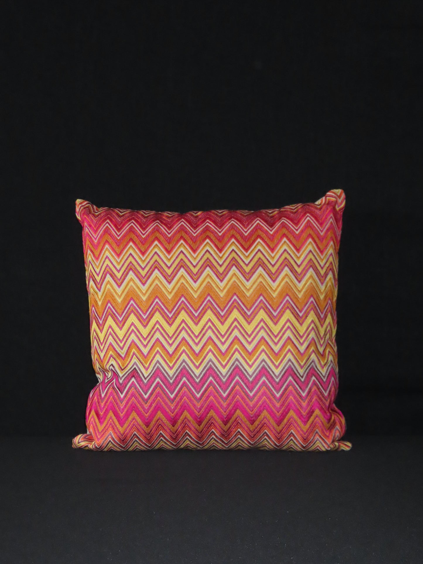 Luxe sierkussen zigzag sunset van Colmore