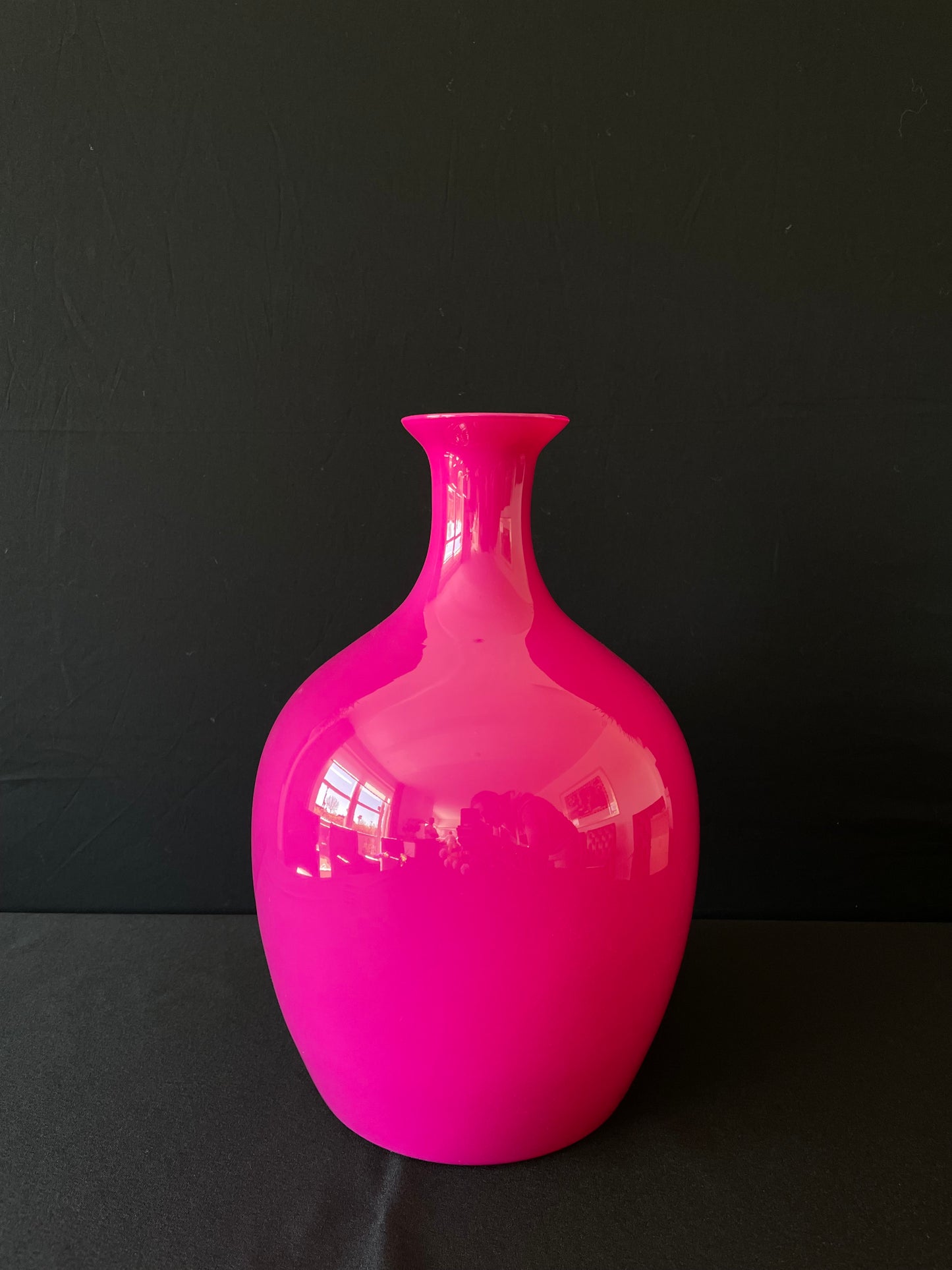 Stijlvolle fuchsia vaas - optioneel met zijden boeket